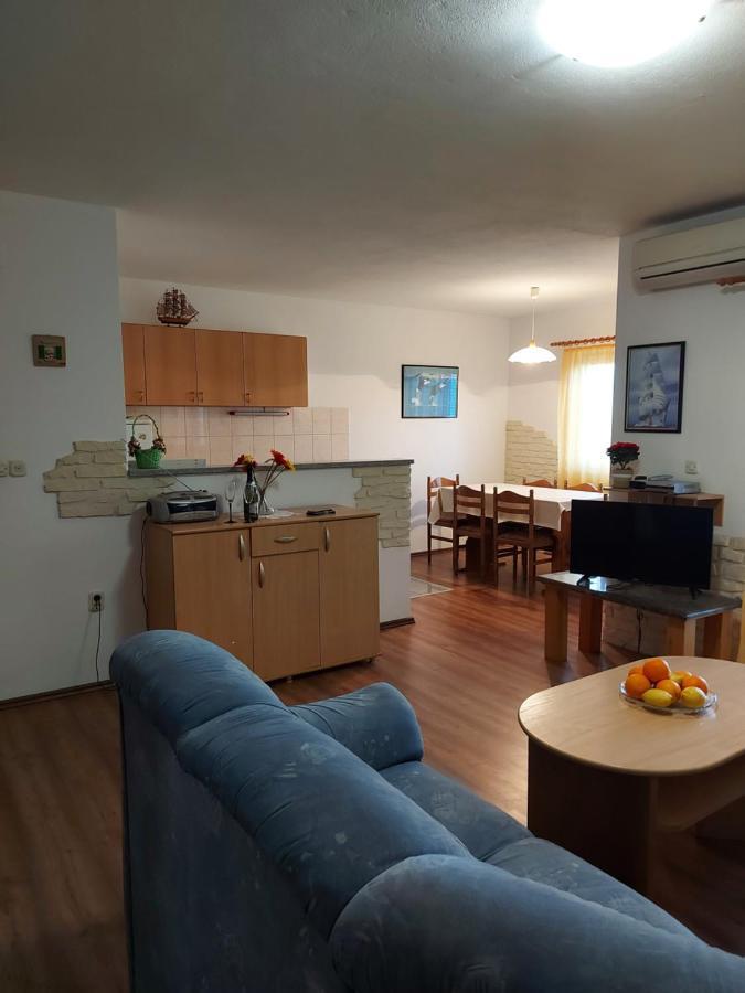 Apartmani Tatjana Okrug Gornji Exterior foto
