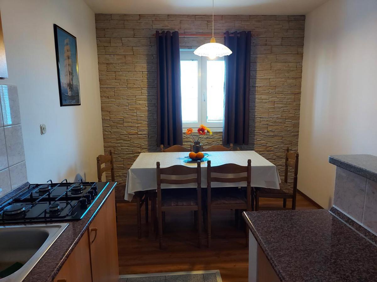 Apartmani Tatjana Okrug Gornji Exterior foto