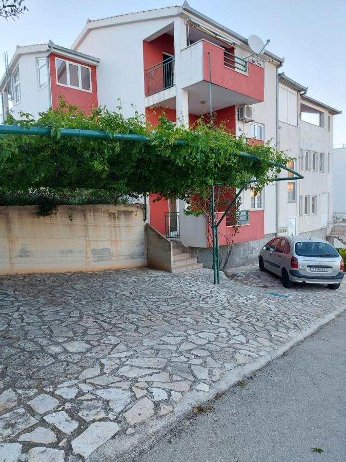 Apartmani Tatjana Okrug Gornji Exterior foto