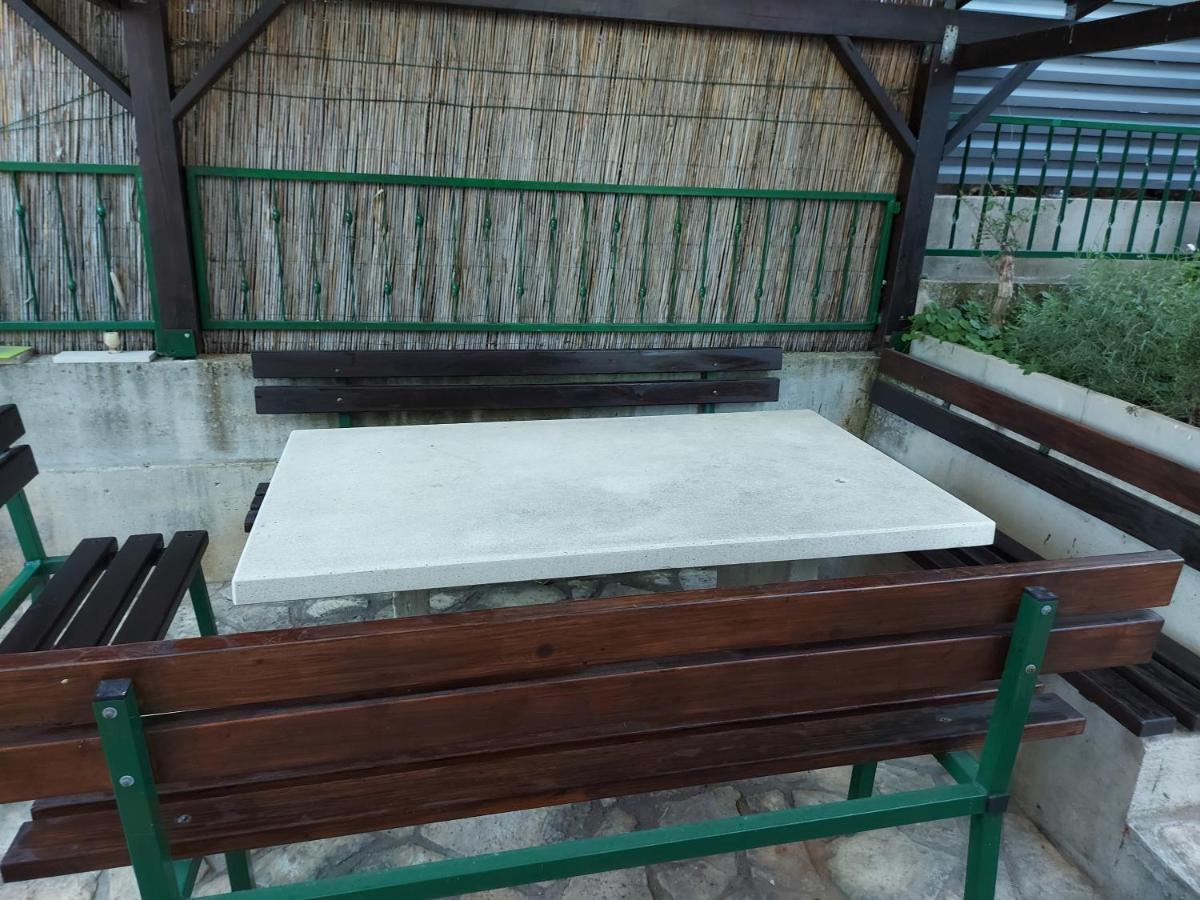 Apartmani Tatjana Okrug Gornji Exterior foto